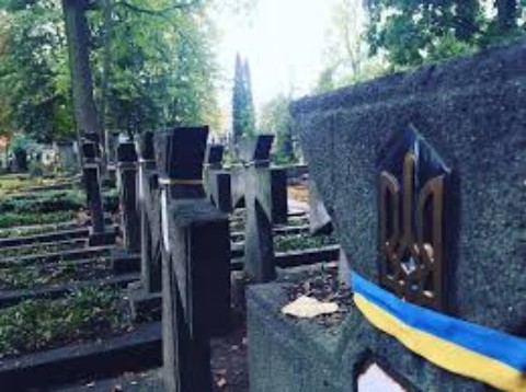 Громада Варшави ініціювала проект догляду за могилами воїнів УНР у Польщі