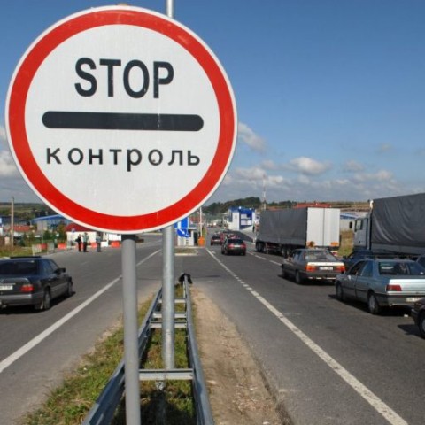 Автобус із дітьми загиблих українських військових понад 6 годин не міг перетнути польський кордон