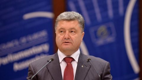 На запитання щодо закону про освіту Петро Порошенко у ПАРЄ відповів кількома мовами