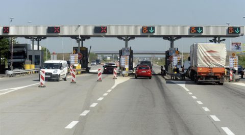 В Україні планують побудувати три платні дороги. Однією з яких примусять користуватися водіїв вантажівок