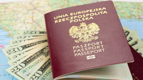 У Польщі обговорюють можливість продажу громадянства за угорським сценарієм