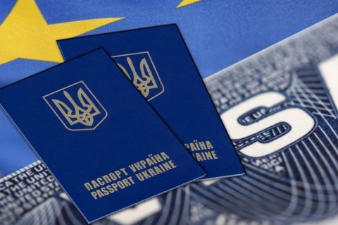 Проблеми видачі закордонних паспортів обіцяють вирішити до березня