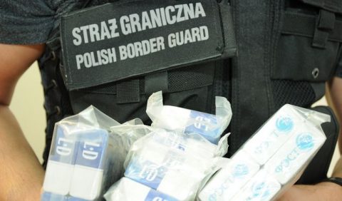 Польський “секстет” торгував контрабандними цигарками з України в Польщі та Італії