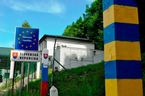 Поліція Словаччини нагадала про нечинність в цій країні польських робочих віз депортувавши українців