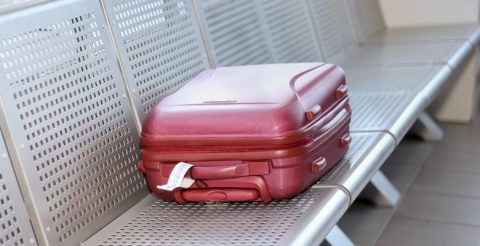 Забутий на польському вокзалі чемодан може дорого коштувати
