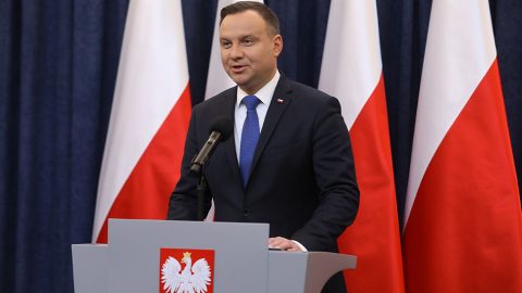 Польський Президент вирішив підписати нашумілий законопроект і скерувати його до Конституційного  Трибуналу