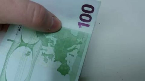 Дедалі частіше на кордоні українці послуговуються фальшивими грошима та посвідченнями водія
