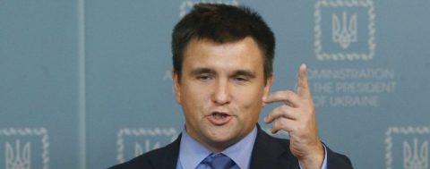 Міністр закордонних справ пропонує обговорити запровадження в Україні латиниці поряд з кирилицею