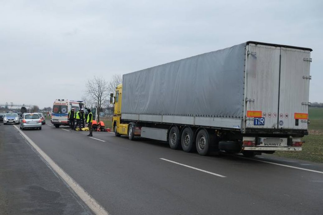 За кількасот метрів до україно-польського кордону в ДТП загинув водій вантажівки