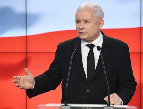 Польським урядовцям зменшать зарплати та зобов’яжуть повернути отримані премії