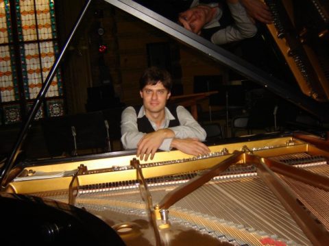 Піаніст зі Львова став заслуженим культурним діячем Польщі