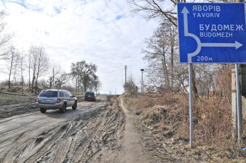 Будівництву доріг до Польщі заважає бюрократія