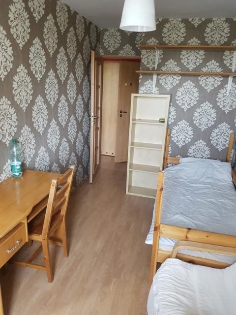 Кімната для дівчини у Варшаві