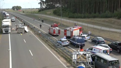 У Польщі в аварії мікроавтобуса загинув українець. Іще четверо осіб травмовано