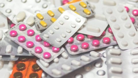 Мільярди на аптечний непотріб: українці скуповують ліки без доведеної ефективності
