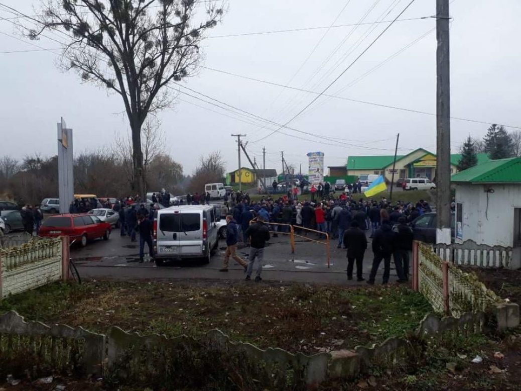 Блокування пропускних пунктів шириться західним кордоном України (Фото)