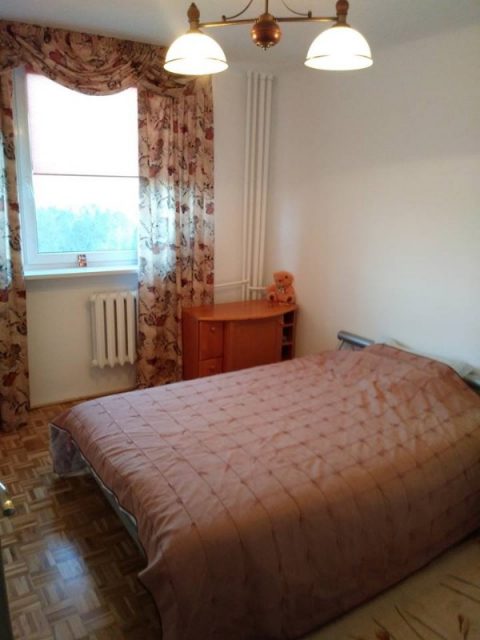 Простора окрема кімната