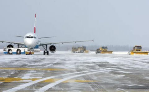 Через сильні снігопади до Львова скасовано декілька міжнародних авіарейсів
