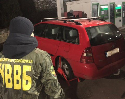 На кордоні викрили нову схему незаконного ввезення в Україну іномарок