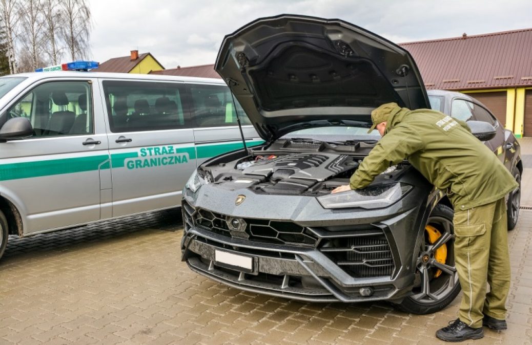 На польському кордоні українця затримали на краденому Lamborghini (Фото)