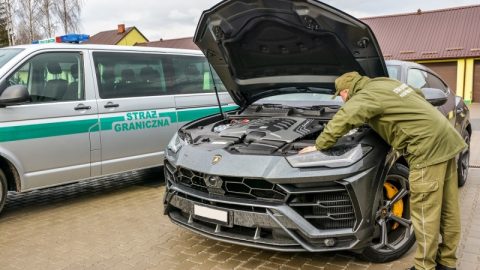 На польському кордоні українця затримали на краденому Lamborghini (Фото)
