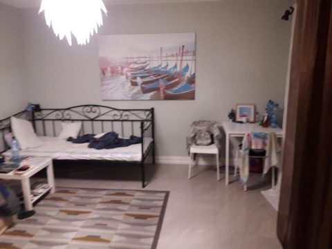 Кімната на три місяці