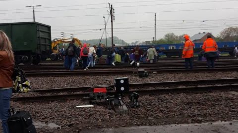 Через підозрілу валізу евакуювали пасажирів потягу Київ-Перемишль (Фото)