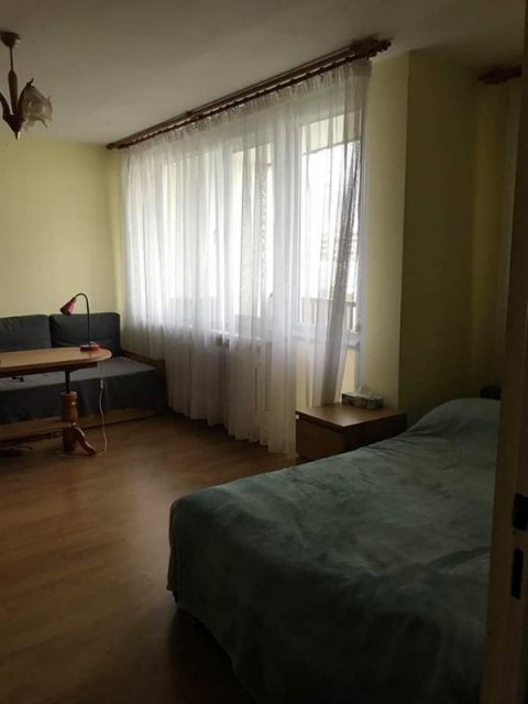 Кімната з балконом