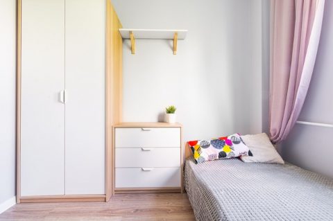 Pokój przy Metro Natolin. Dostępne są 3 pokoje w mieszkaniu po remoncie 850 zł