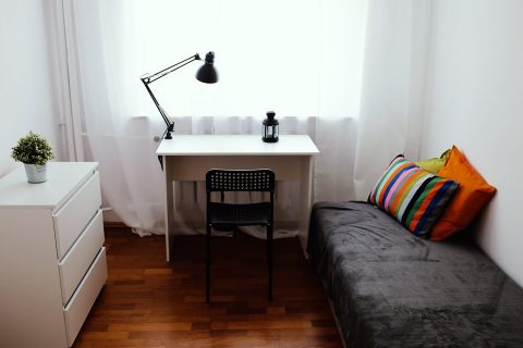 Duże przestronne pokoje przy AWF i UKSW – blisko plac Wilsona