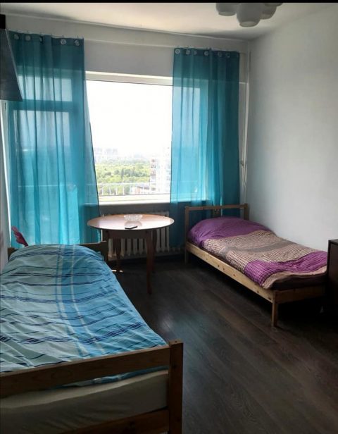 Сдаются 1 места в светлой и уютной Комнате