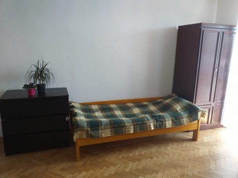 Місце в трьохособовій кімнаті на підселення.Урсинов.