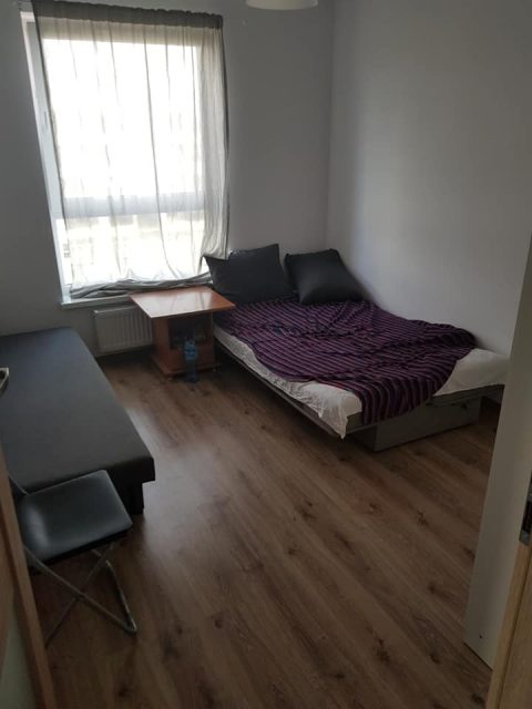 Места в комнате 2двух комнатной квартире Гданськ .