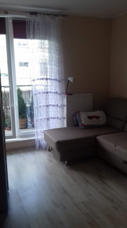 Сдам комнату с балконом (12м2) .