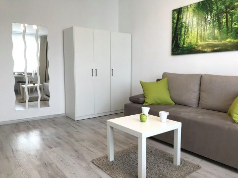 1537 zł Cicha przestronna kawalerka, z oddzielną kuchnią