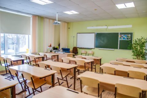 З наступного навчального року російськомовні школи в Україні перейдуть на українську