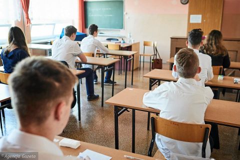 Навчання у школах Польщі відновиться з вересня, а з жовтня – в університетах