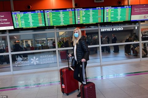 Польща схоже повертає обов’язковий карантин для пасажирів літаків з України