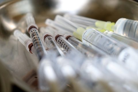 Незабаром  у Польщі з’явиться вакцина  проти  COVID-19? Чи готові українці до вакцинації?