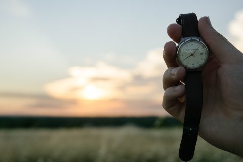 Чому Верховна Рада хоче скасувати переведення годинників в Україні?  