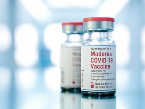 Що потрібно знати про вакцину, якою щеплюють українців
