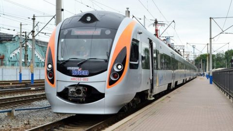 Громадяни України зможуть безкоштовно їздити поїздами Intercity до 25 березня