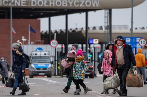 Президент Польщі підписав зміни до закону: допомогу отримають навіть ті українці, які перетнули кордон РП через інші держави