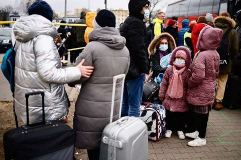 Біженці з України отримали право жити в ЄС три роки