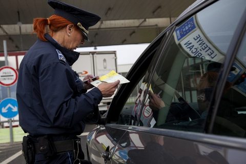 Українським водіям, які їздять в Польщі із тонованим склом, загрожує штраф