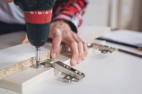 Монтажник меблів