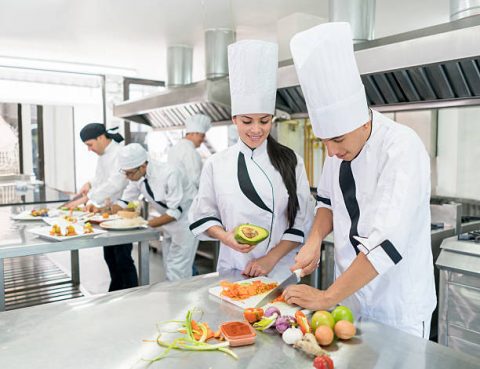 РОБІТНИК НА ВИРОБНИЦТВО