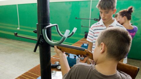 В польських школах вводитимуть уроки стрільби зі зброї