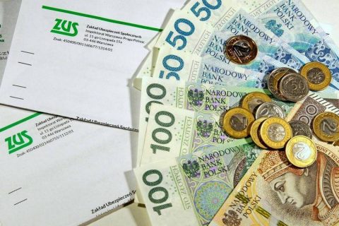 700 українців втратили право отримувати польські соціальні пільги