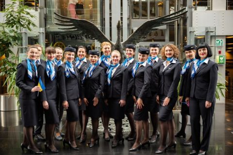 Польська авіакомпанія LOT найняла бортпровідників з України